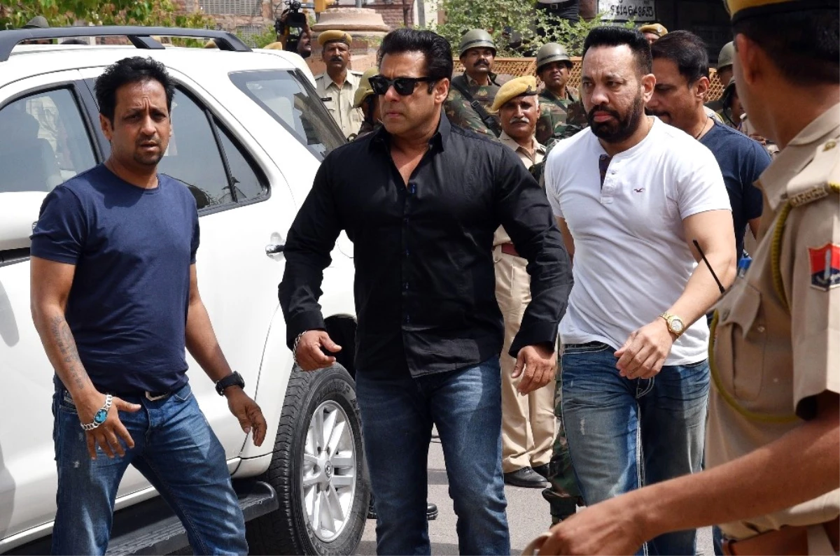 Bollywood\'un Yıldız Oyuncusu 5 Yıl Hapis Cezasına Çarptırıldı