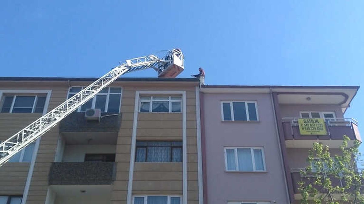 Çatıya Çıkan Down Sendromlu Genç Yürekleri Ağızlara Getirdi