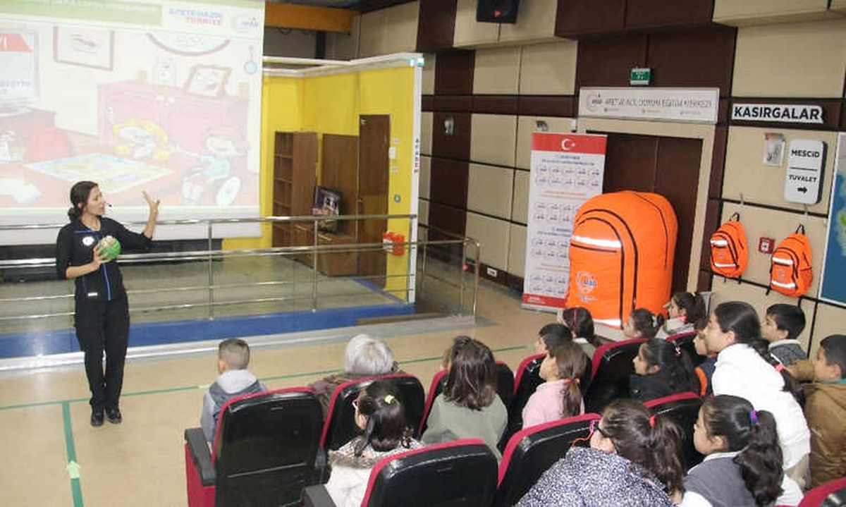 Çocuklara Deprem Eğitimi Verildi