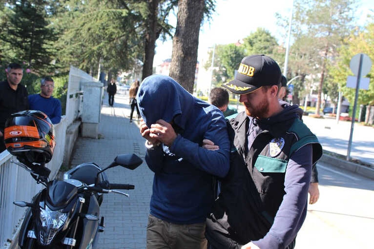 Davasında Esrarın Zararlı Olmadığını Söyleyen Sanığa, Mahkeme Başkanından Sert Tepki
