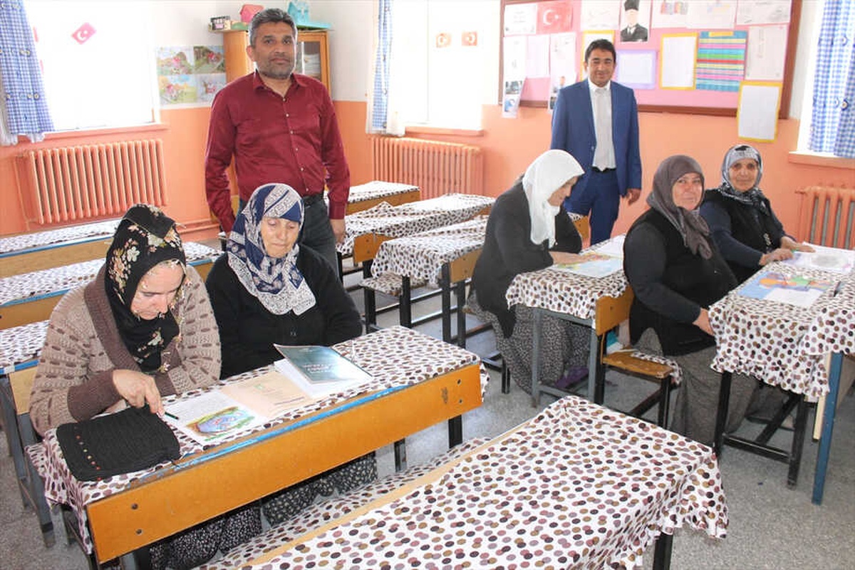 Derinkuyu\'da Okuma Yazma Seferberliği
