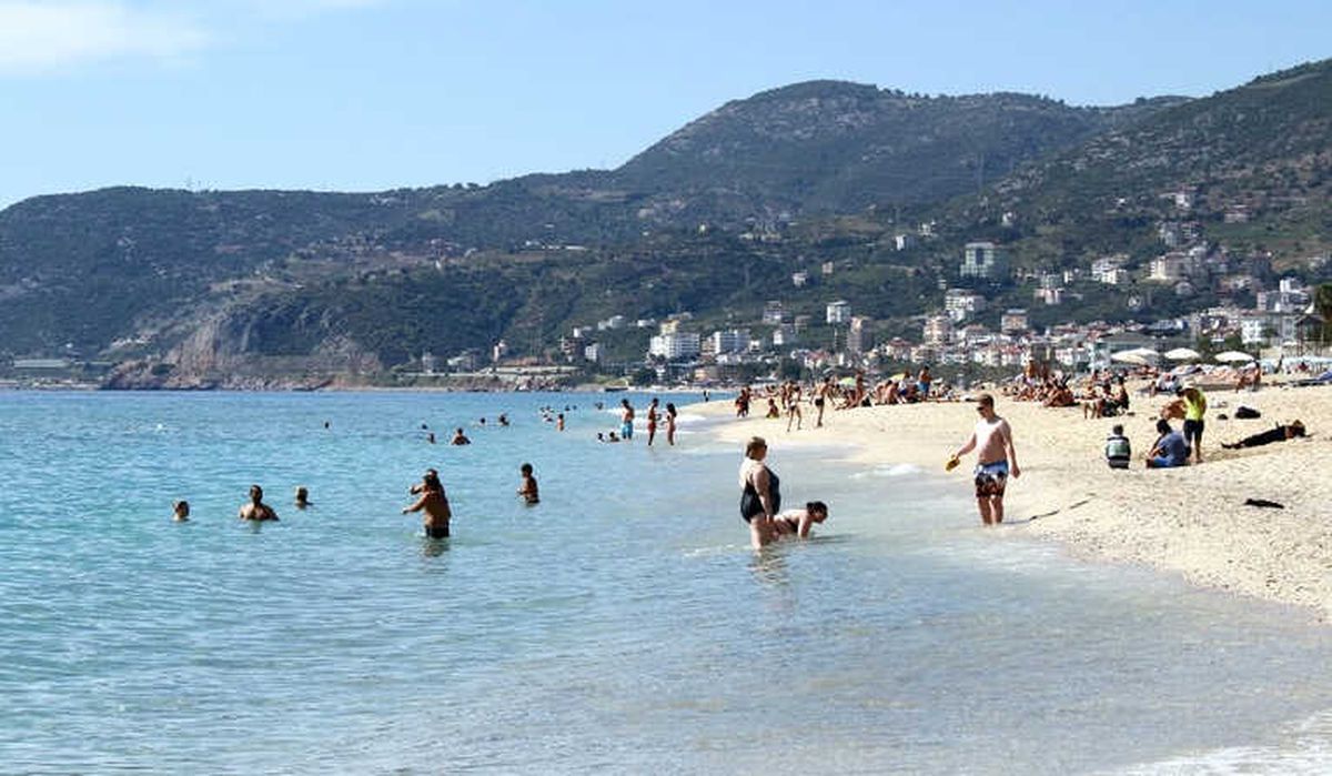 Doğuda Kar Alanya\'da Deniz Keyfi