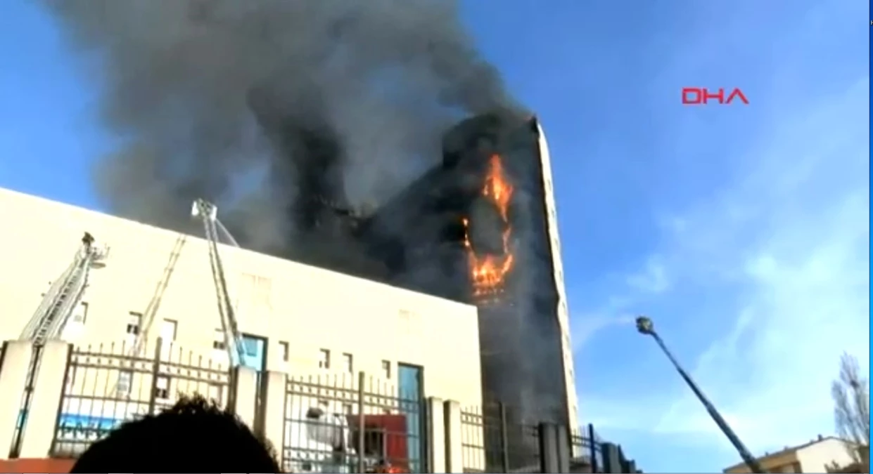 Gaziosmanpaşa\'daki Taksim İlkyardım Hastanesi\'nde Yangın! Bina Kül Oldu