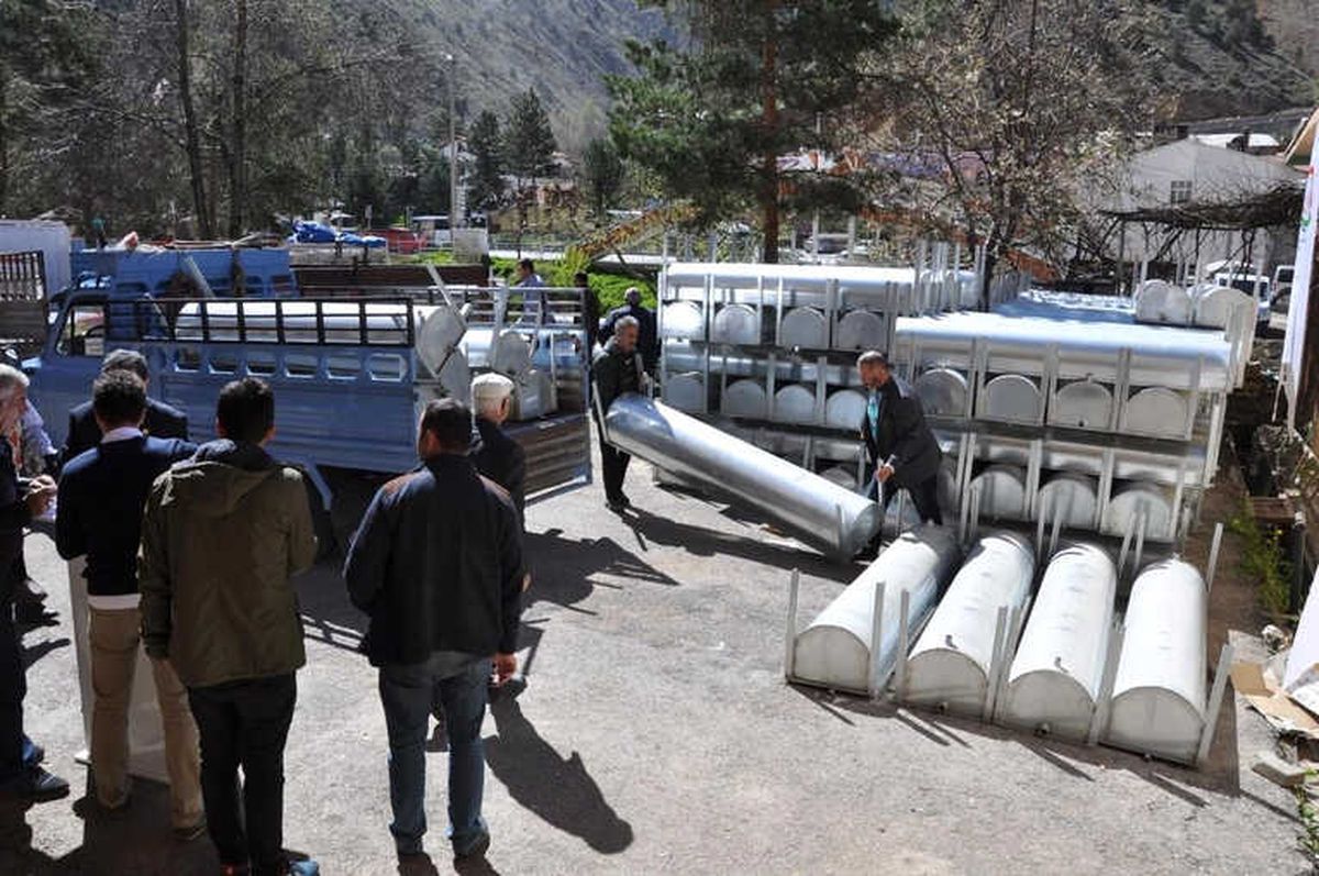 Gümüşhane\'de Hayvanlar Temiz Su İçsin Diye Sıvat Dağıtıldı