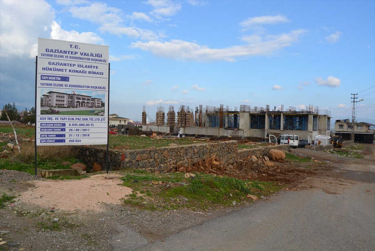 İslahiye Hükümet Konağının İnşaatına Devam Ediliyor