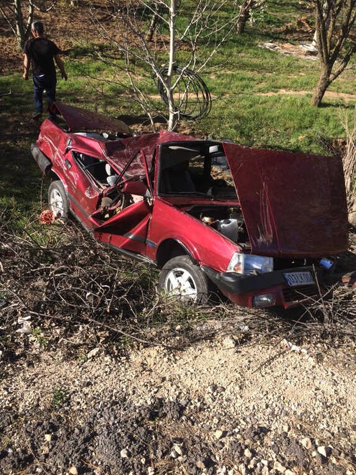 Kamyona Çarpan Otomobil Şarampole Yuvarlandı: 2 Yaralı