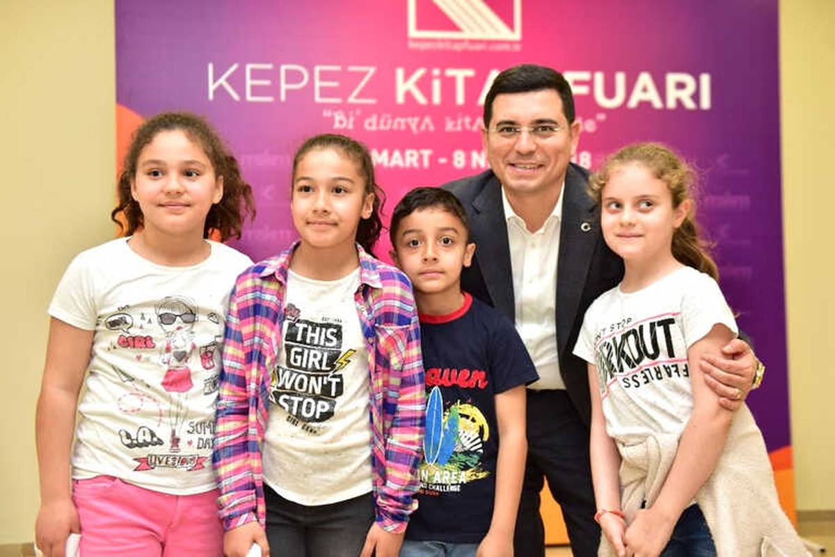 Kepez Kitap Fuarı\'na Ziyaretçi Akını