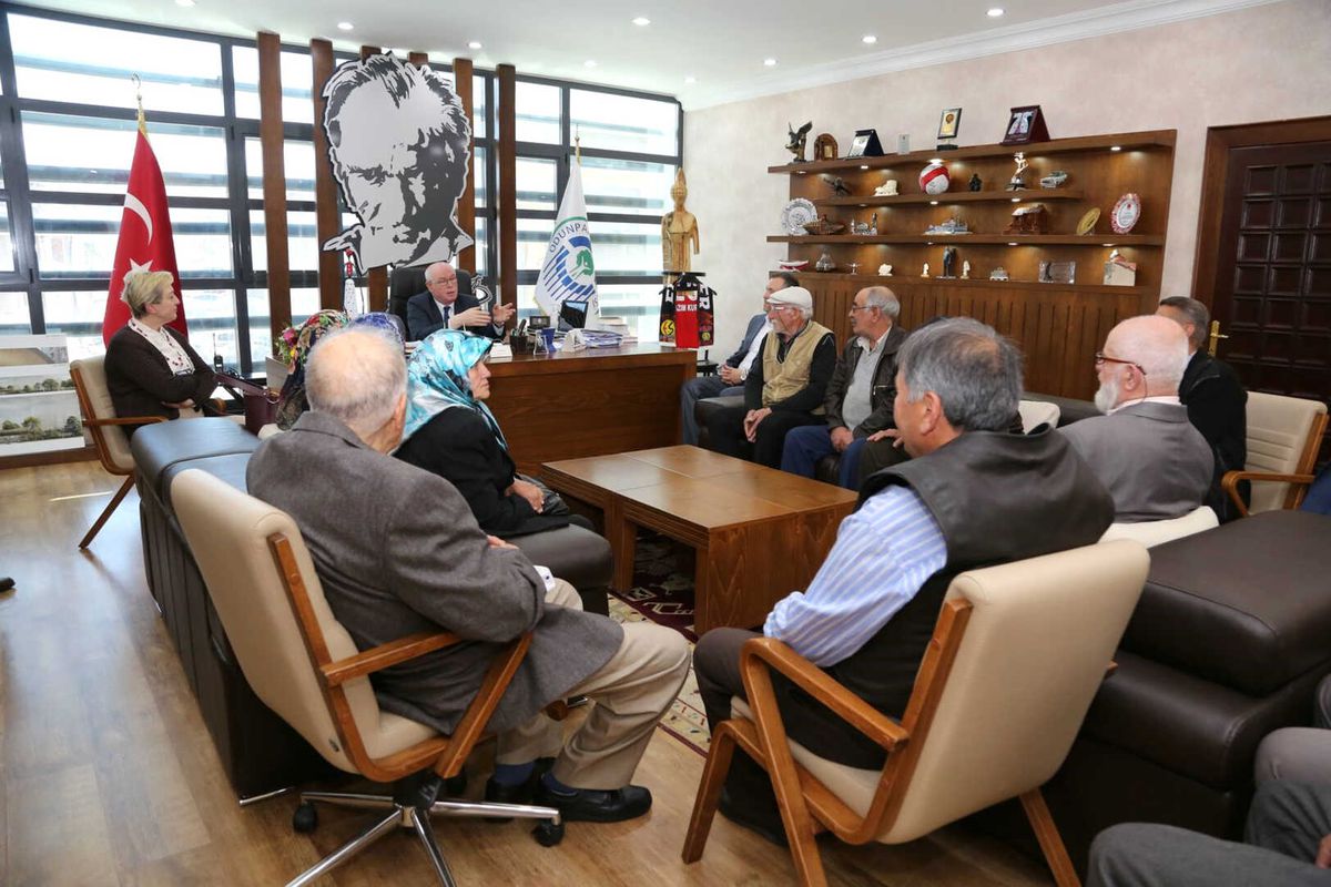 Koca Çınarlar Başkan Kurt\'un Avukatlar Gününü Kutladı