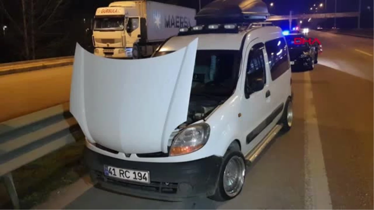 Kocaeli Otomobil Kaza Nedeniyle Duran Tır\'a Çarptı 1 Ölü, 2 Yaralı Hd