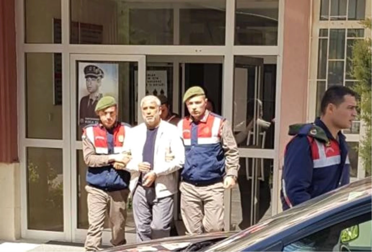 Konya\'da 6 Suçtan Aranan Hırsızlık Şüphelisi Profesör Kimliğiyle Yakalandı