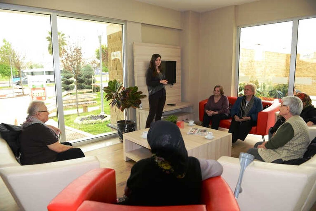 Konyaaltı\'nda Yaşlılara Beslenme Eğitimi
