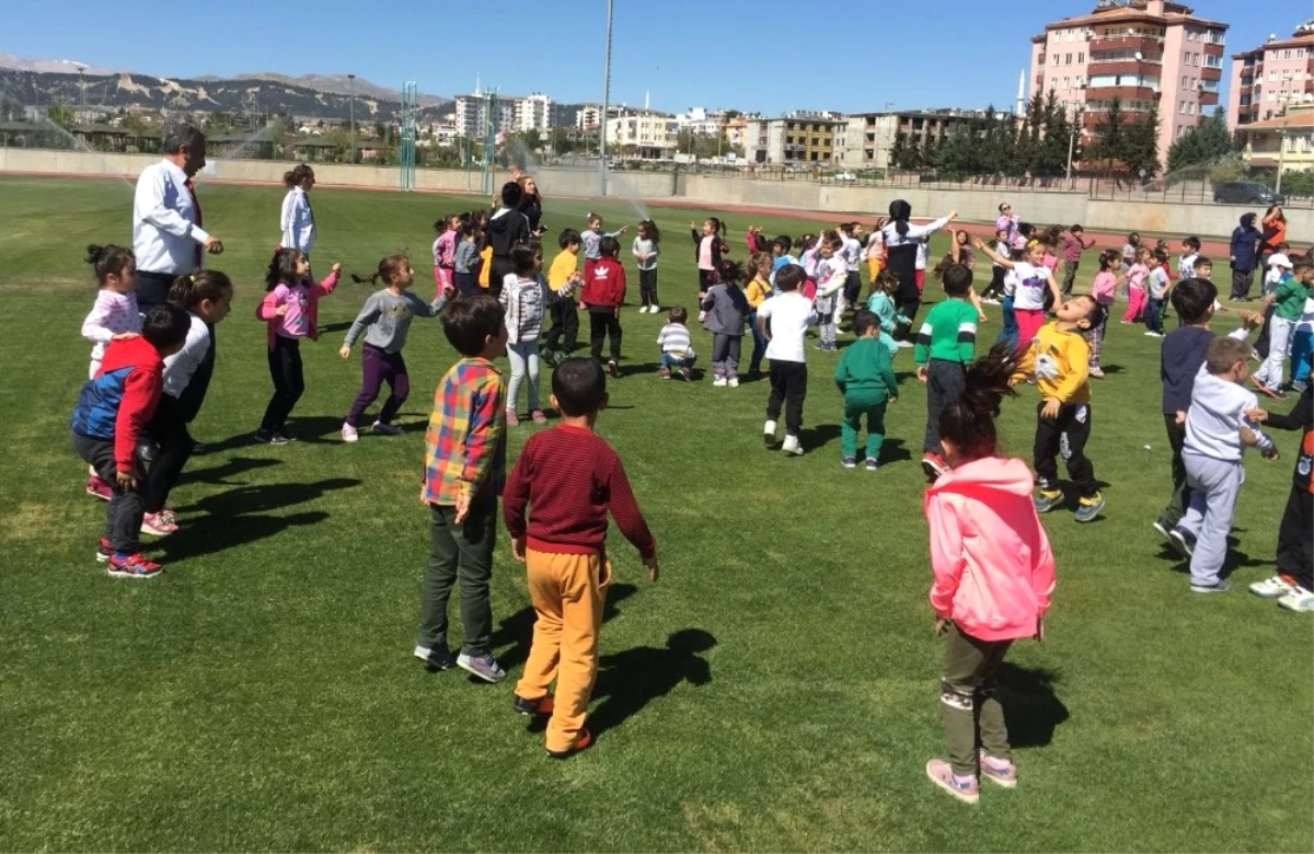 Minik Öğrenciler ve Velileri Spor Yaptı