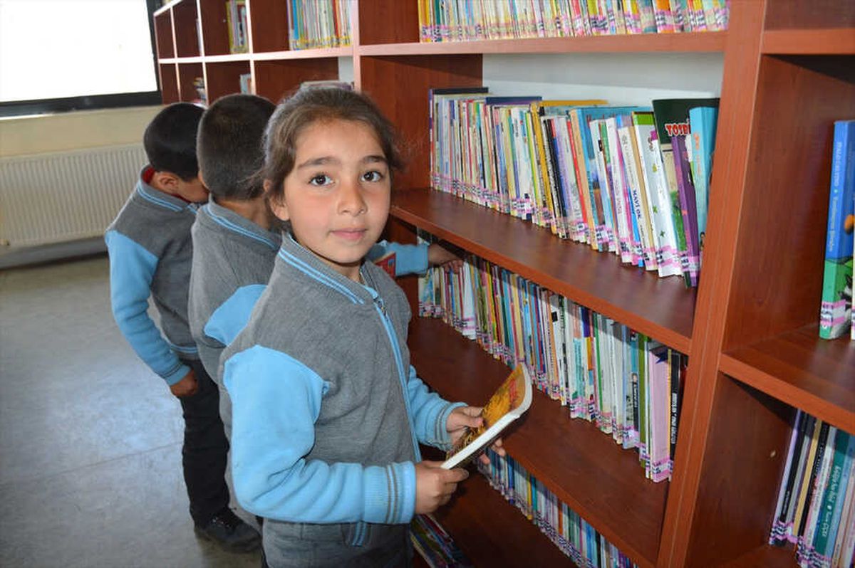 Öğrenciler Kütüphaneyi Gezdi