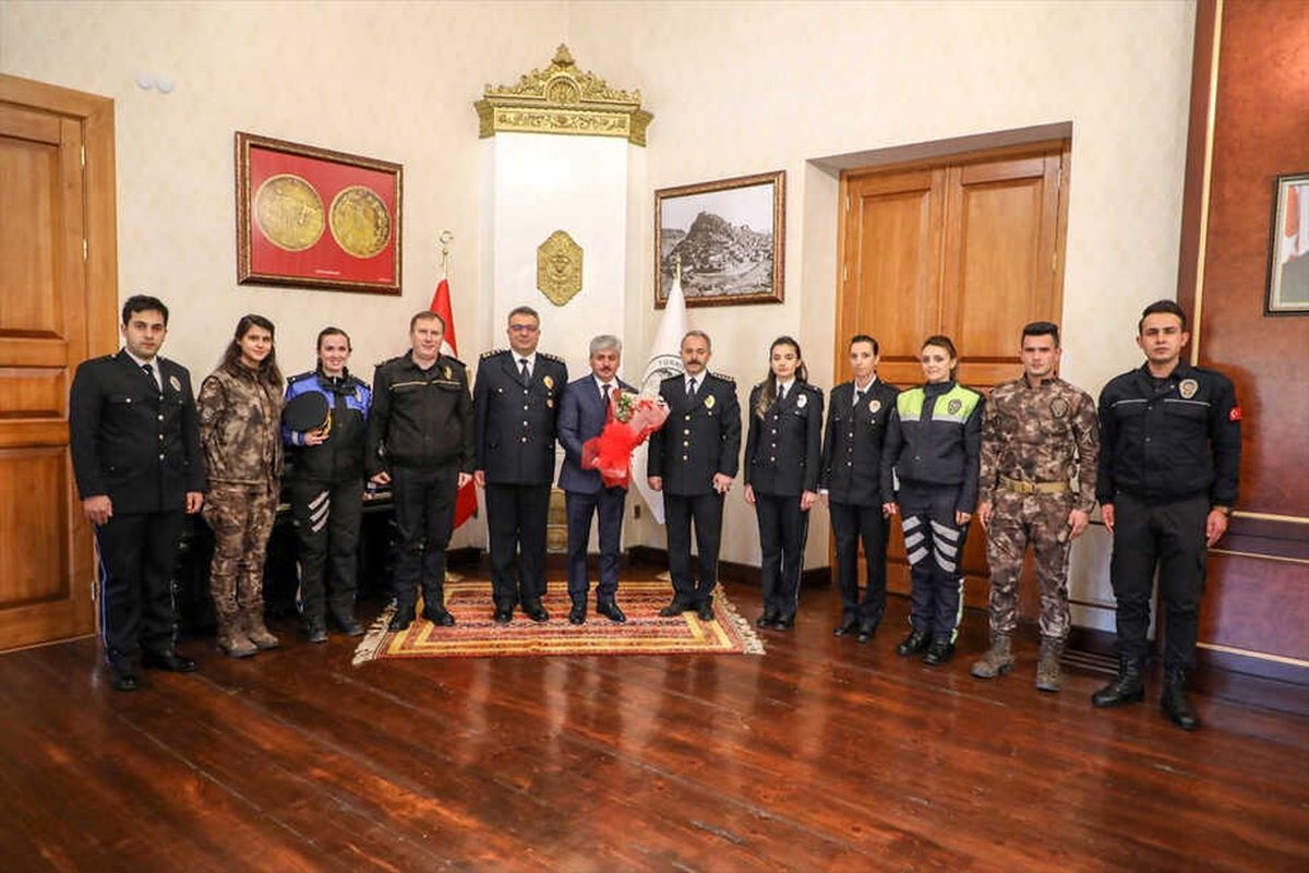 Polis Haftasına Doğru