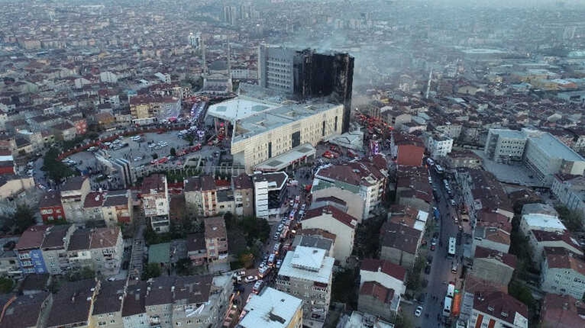 Taksim Eğitim ve Araştırma Hastanesi\'nde Çıkan Yangının Son Hali Havadan Görüntülendi
