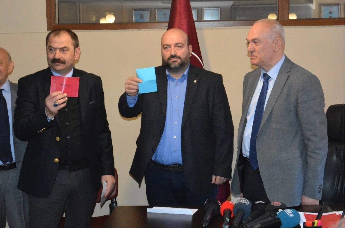 Trabzonspor\'da Başkan Adayları Listelerini Divan Kurulu\'na Teslim Etti