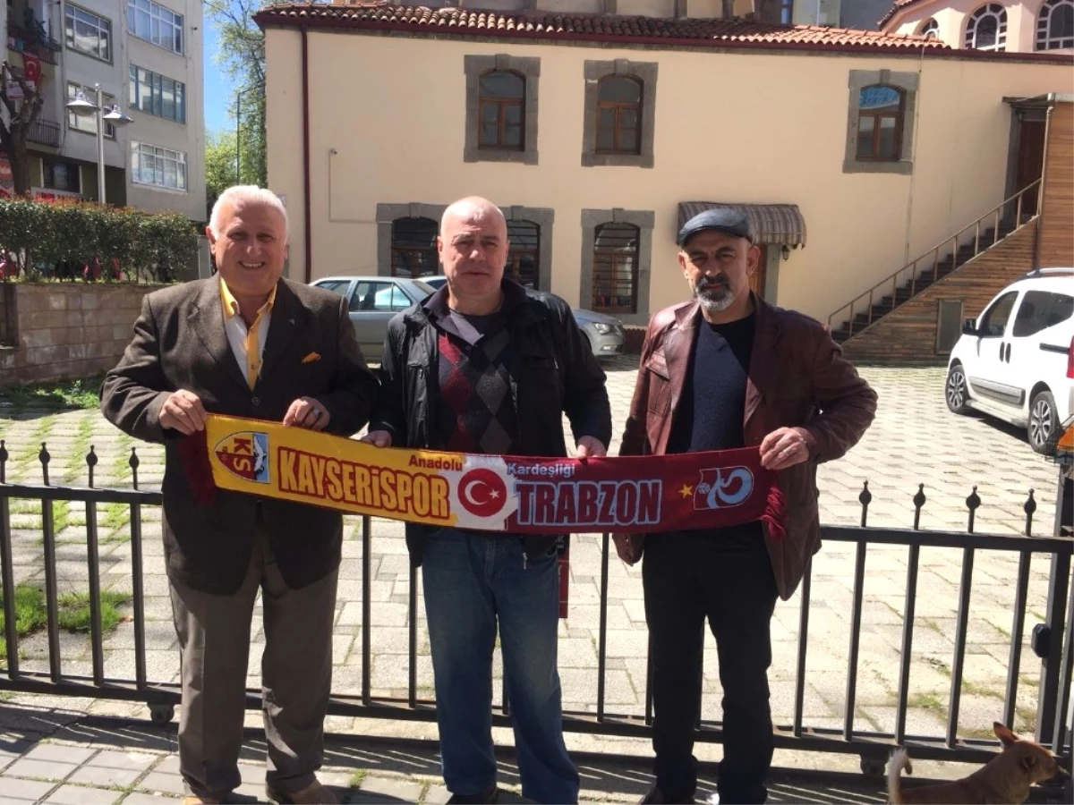 Trabzonspor ve Kayserispor Taraftarlarından Örnek Dostluk