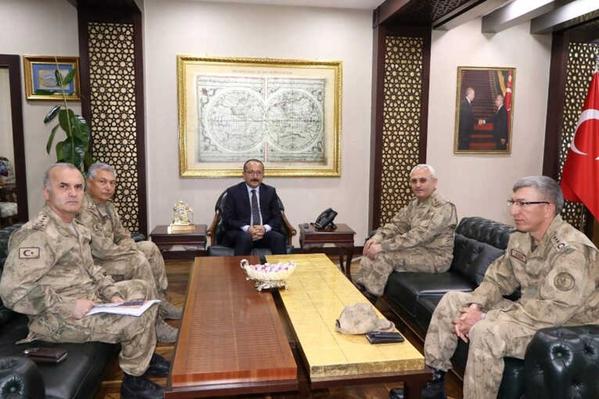 Tümgeneral Güney\'den Vali Atik\'e Ziyaret