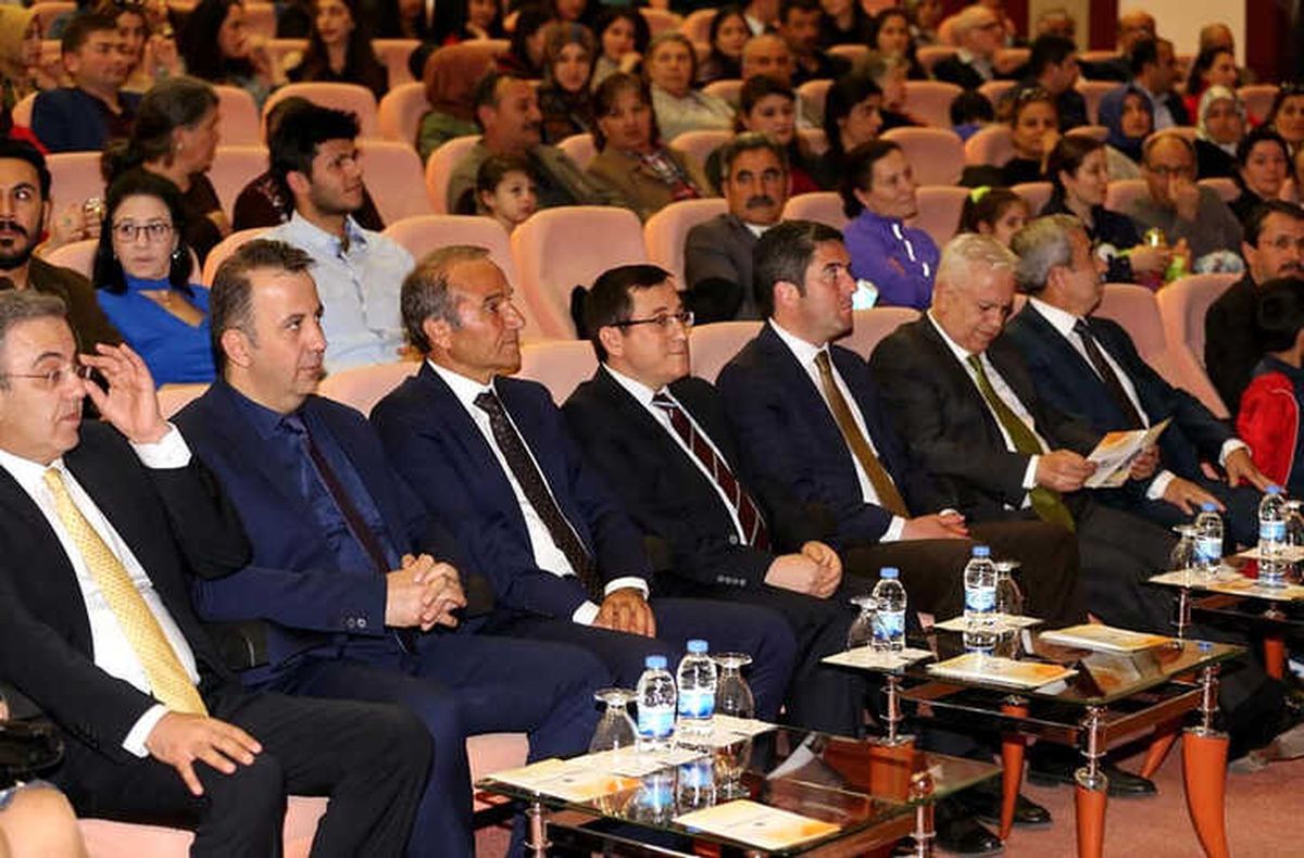 Üniversitede Türkü Gecesi