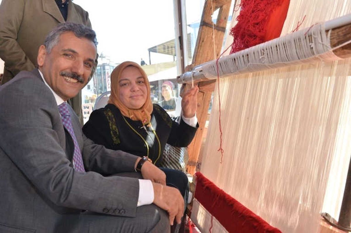 Vali, Türkiye İçin İlmek Attı