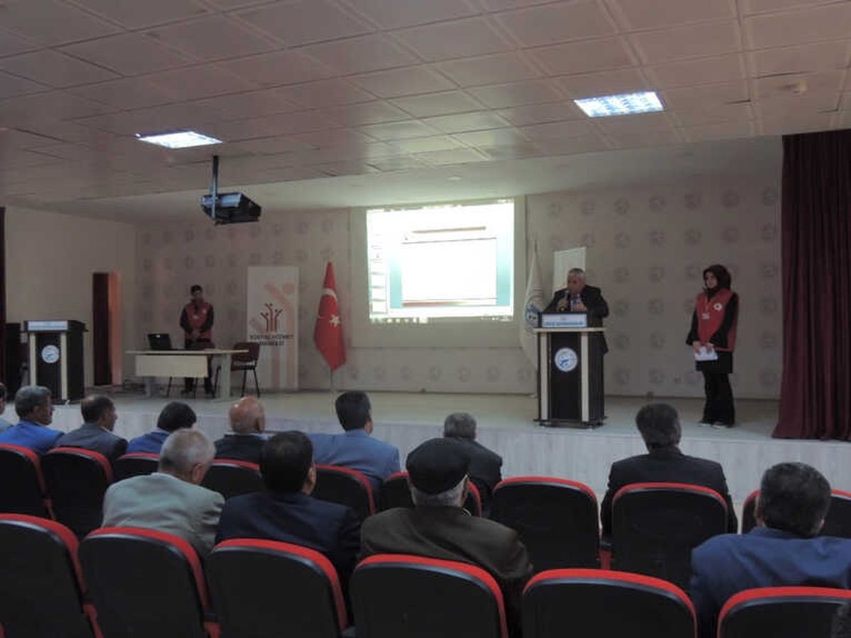 Van Asp İl Müdürü Çohaz, Erciş\'te Muhtarlara Asdep ve Erken Yaşta Evlilik Semineri Verdi