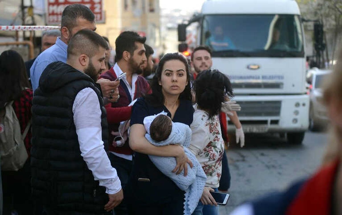 Yeni Doğan Bebekler Yangından Tahliye Edildi