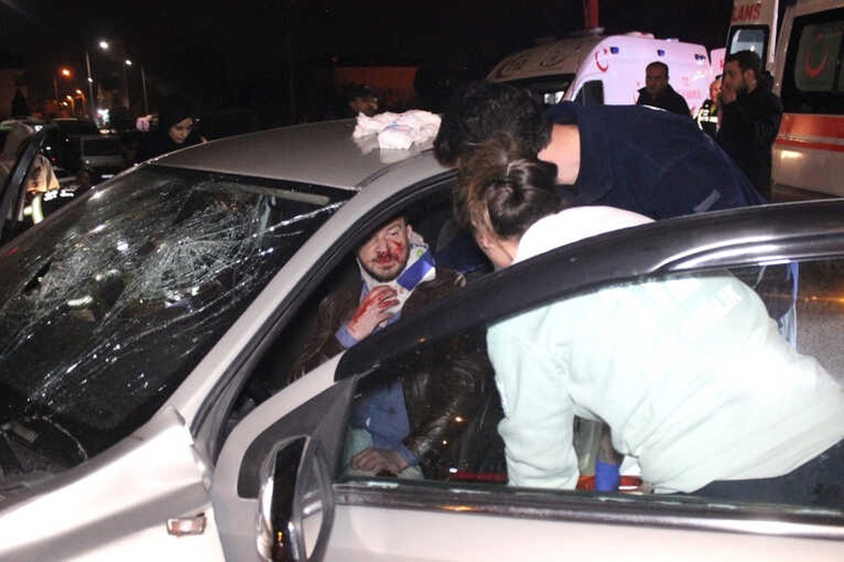 Yol Yapım Çalışmalarını Geç Fark Eden Sürücü Kaza Yaptı: 2 Yaralı