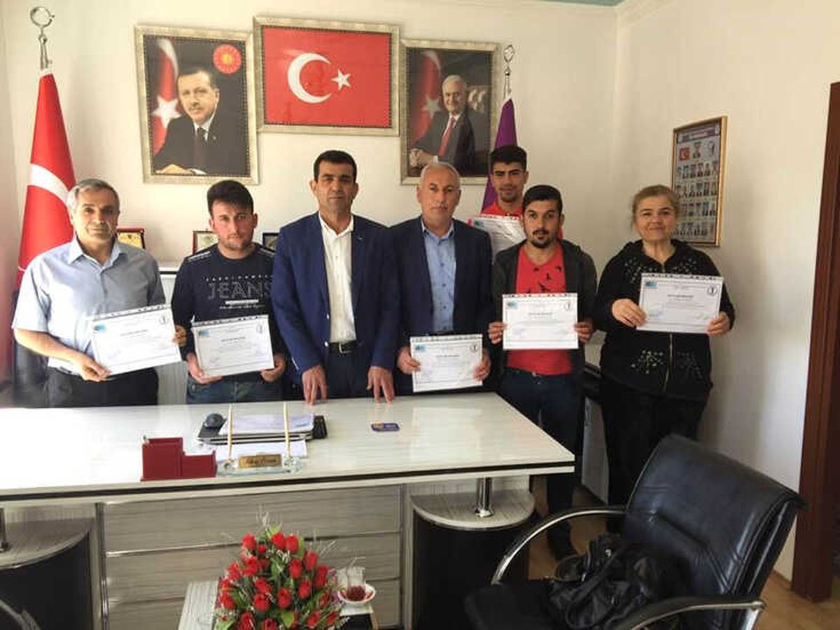 Acıgöl\'de Girişimcilik Kursuna Katılanlara Sertifikaları Verildi