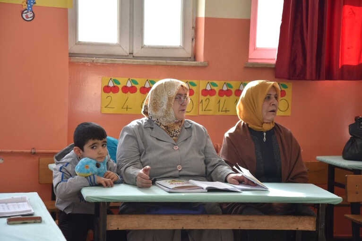 Ağrılı Kadınlardan Okuma Yazma Kurslarına Yoğun İlgi