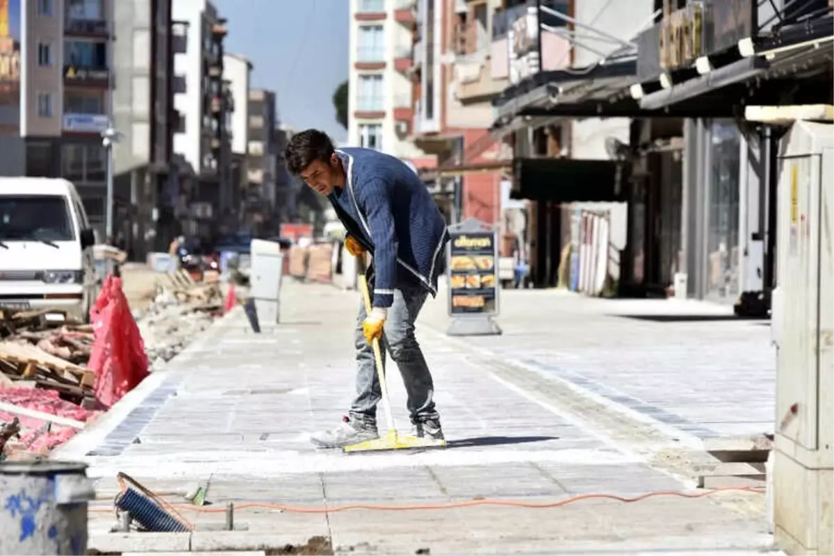 Atatürk Caddesi\'nde Prestij Çalışmaları Hız Kesmiyor