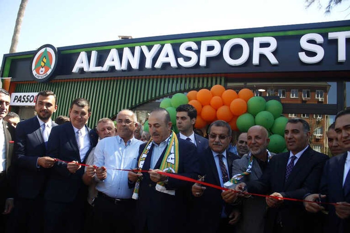 Bakan Çavuşoğlu\'ndan Yabancı İsim Eleştirisi