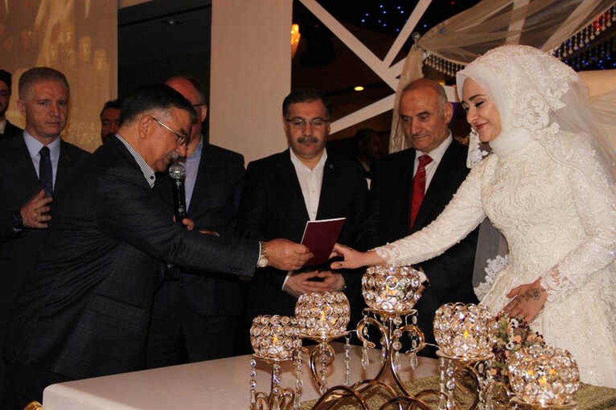 Bakan Yılmaz, Nikah Şahidi Oldu