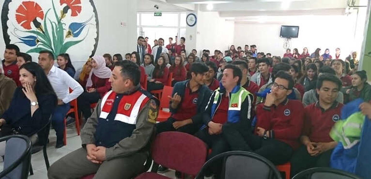 Çameli\'de Öğrencilere Motosiklet Kazalarının Nasıl Azaltılacağı Anlatıldı
