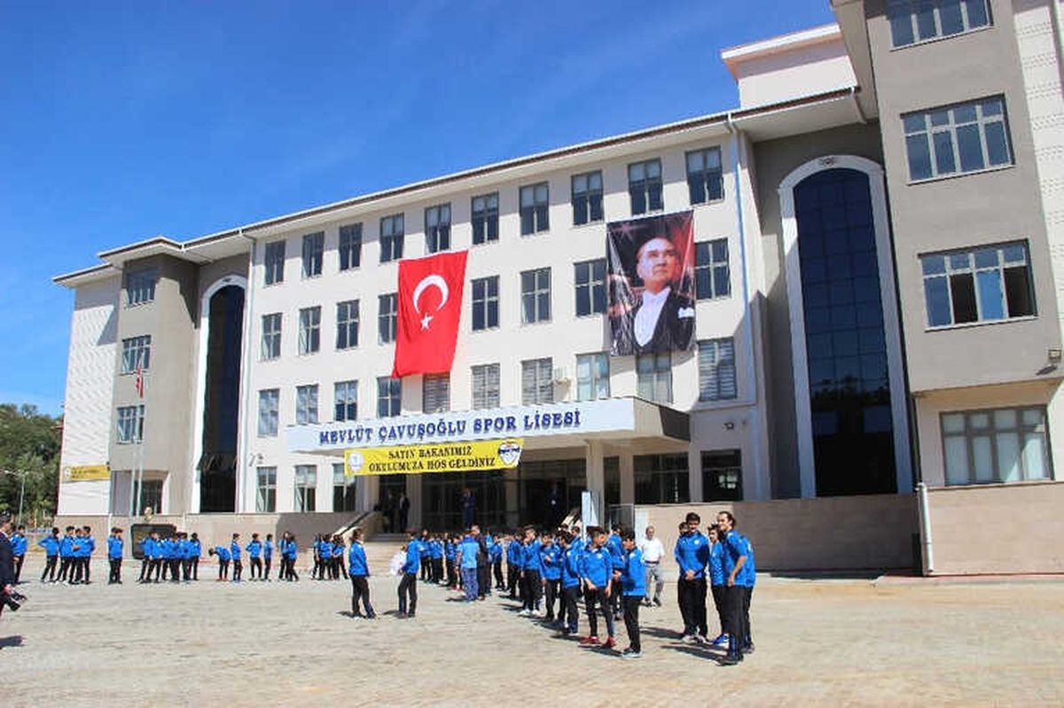 Çavuşoğlu\'ndan Memleketinde Okul Ziyaretleri