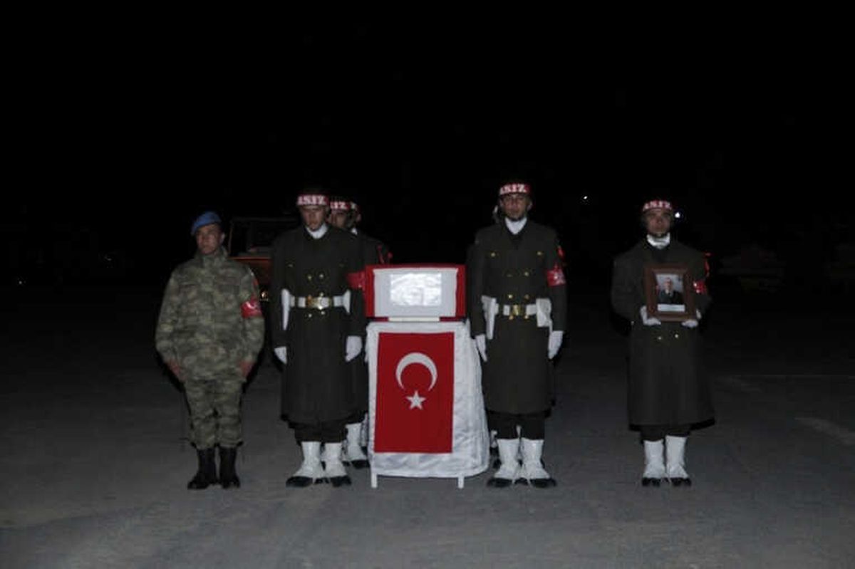 Çukurca\'da Şehit Olan 2 Asker İçin Tören Düzenlendi