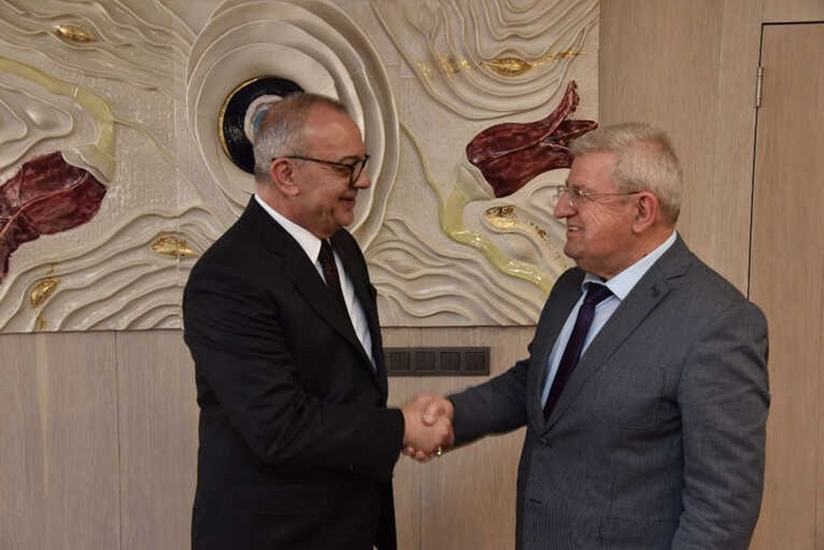 Eski Başkan Zafer Ünal\'dan Başkan Ergün\'e Övgü