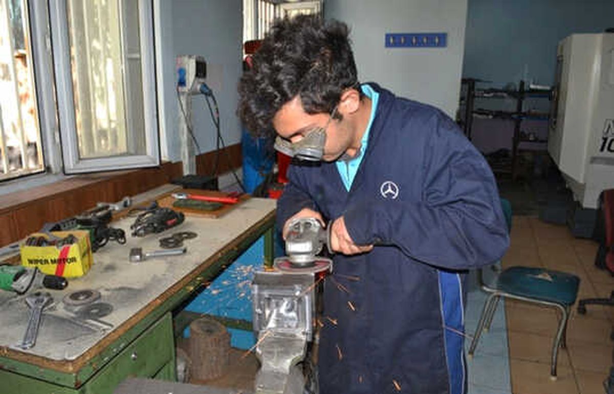 Fabrika Gibi Okulun Şanslı Öğrencileri