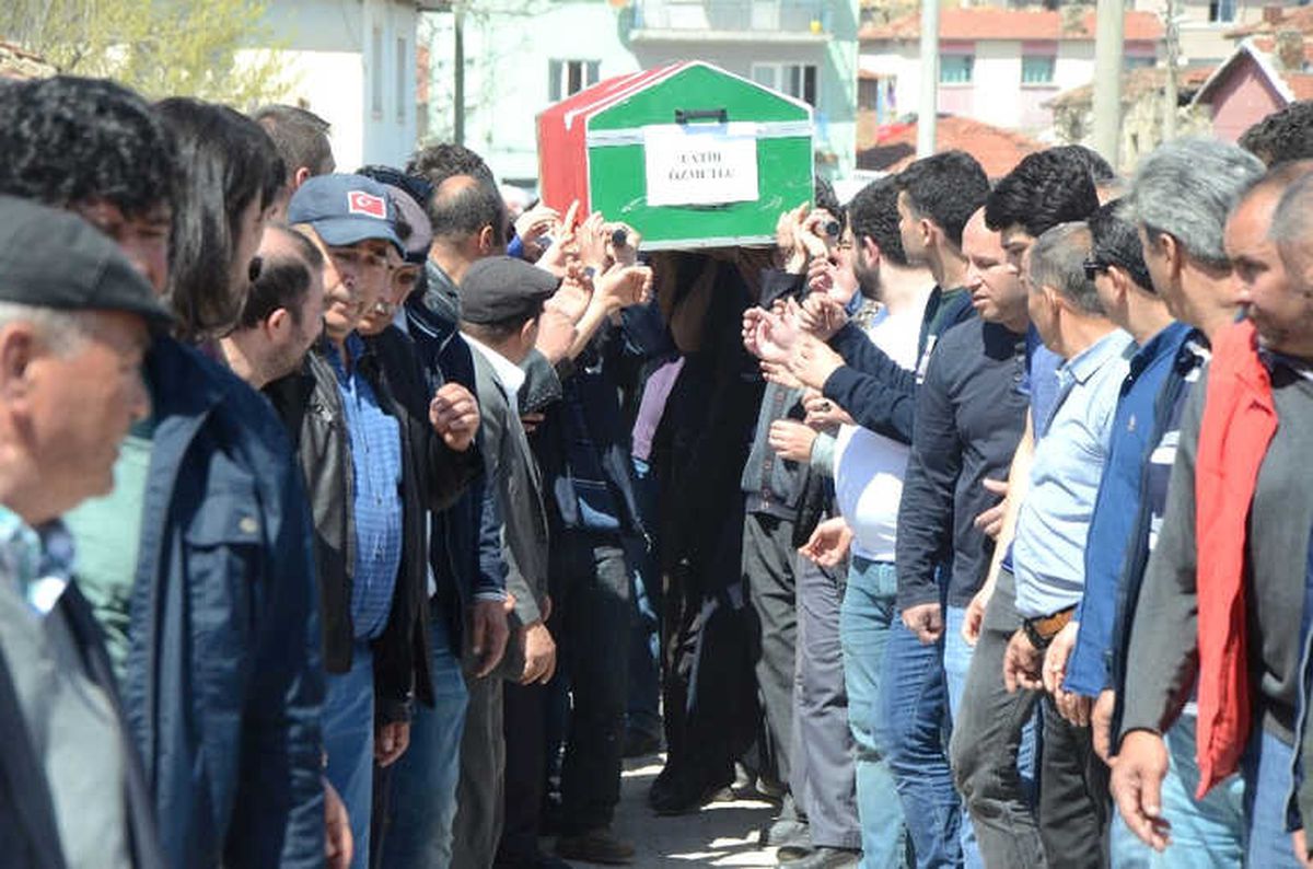 Fatih Özmutlu\'yu Kırka\'da Binlerce Kişi Uğurladı