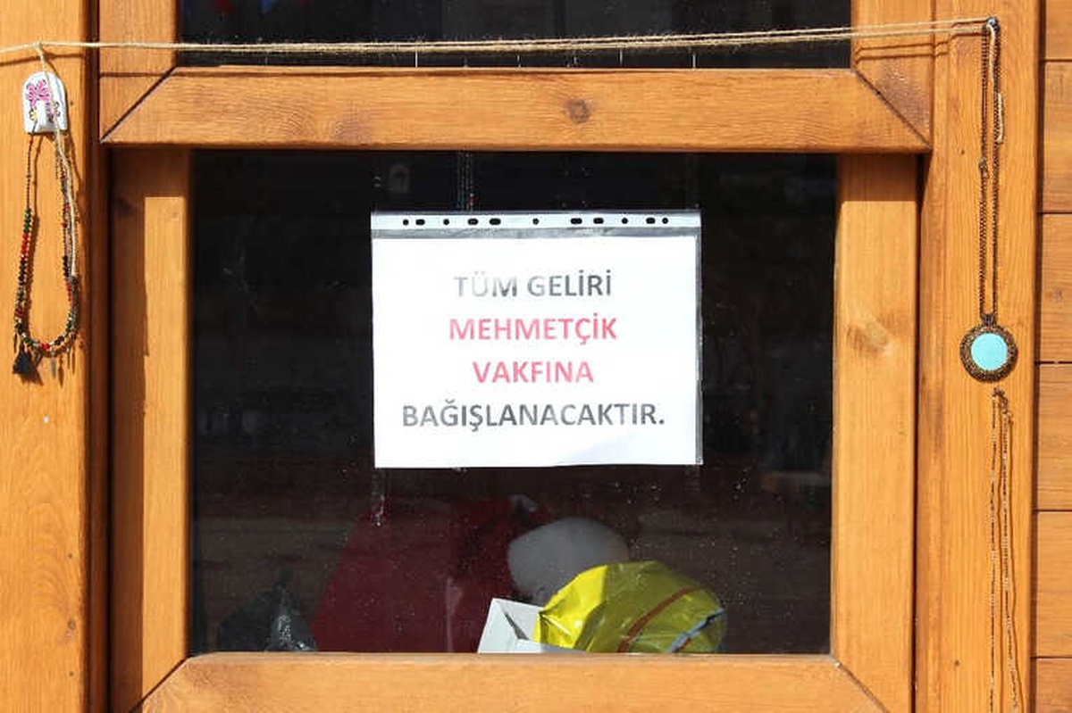 Hünerli Eller\' de Boncuk İşliyor, Kazancını Mehmetçiğe Gönderiyor
