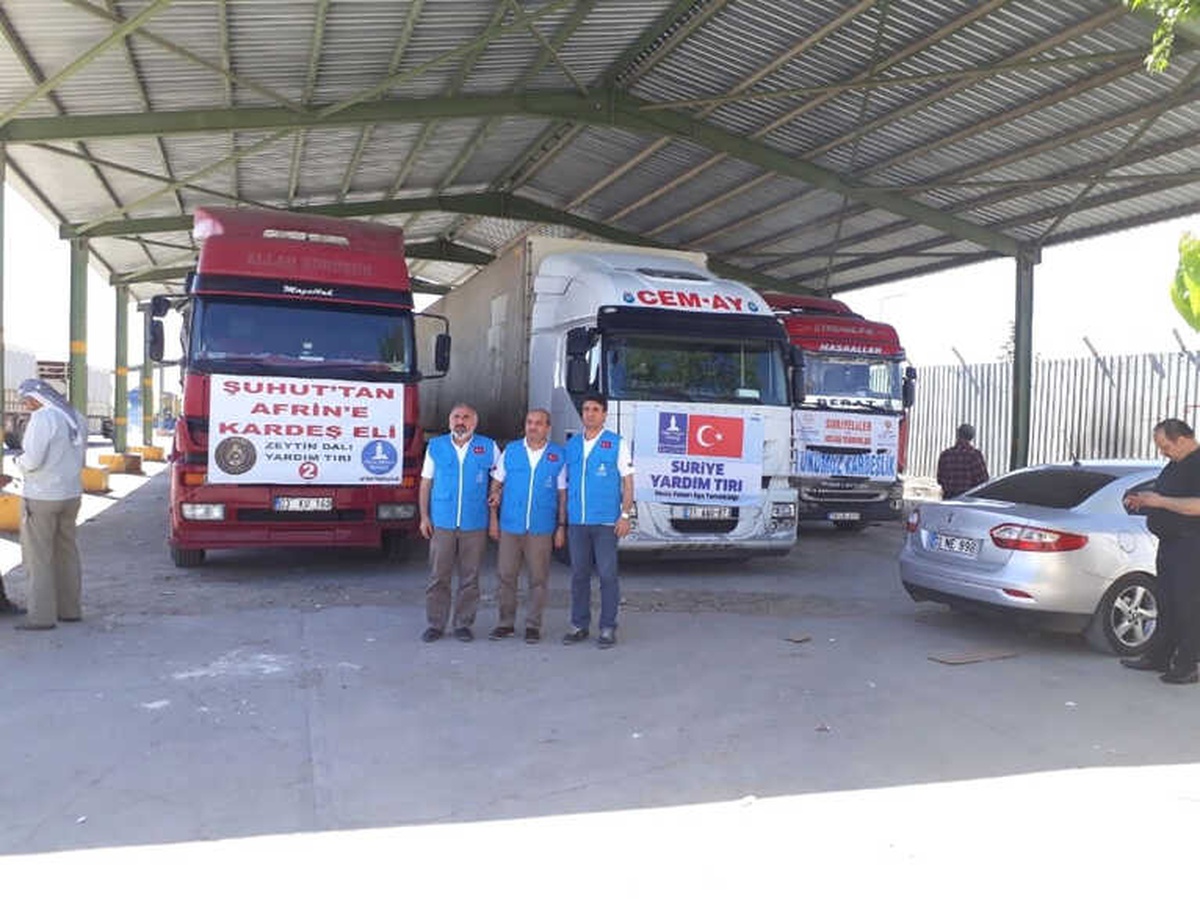 İnsani Yardım Malzemeleri Suriye\'ye Gönderildi