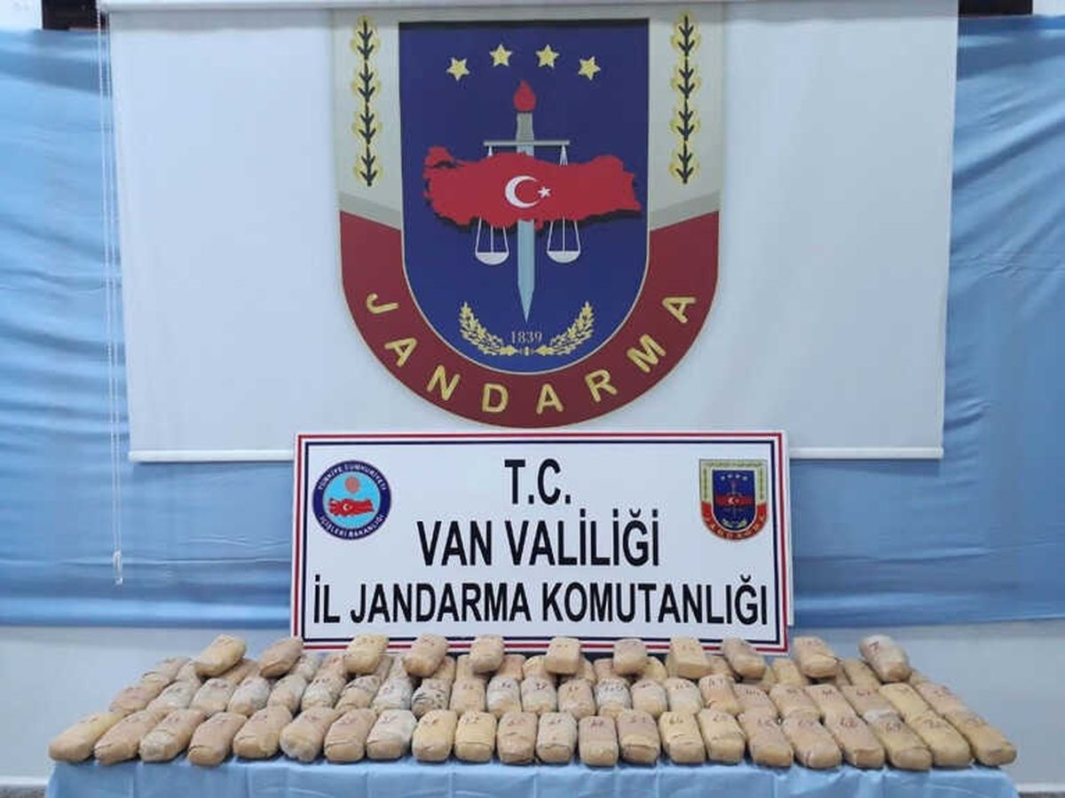 Jandarma, Metruk Bina İçerisinde 41 Kilo 752 Gram Eroin Ele Geçirdi