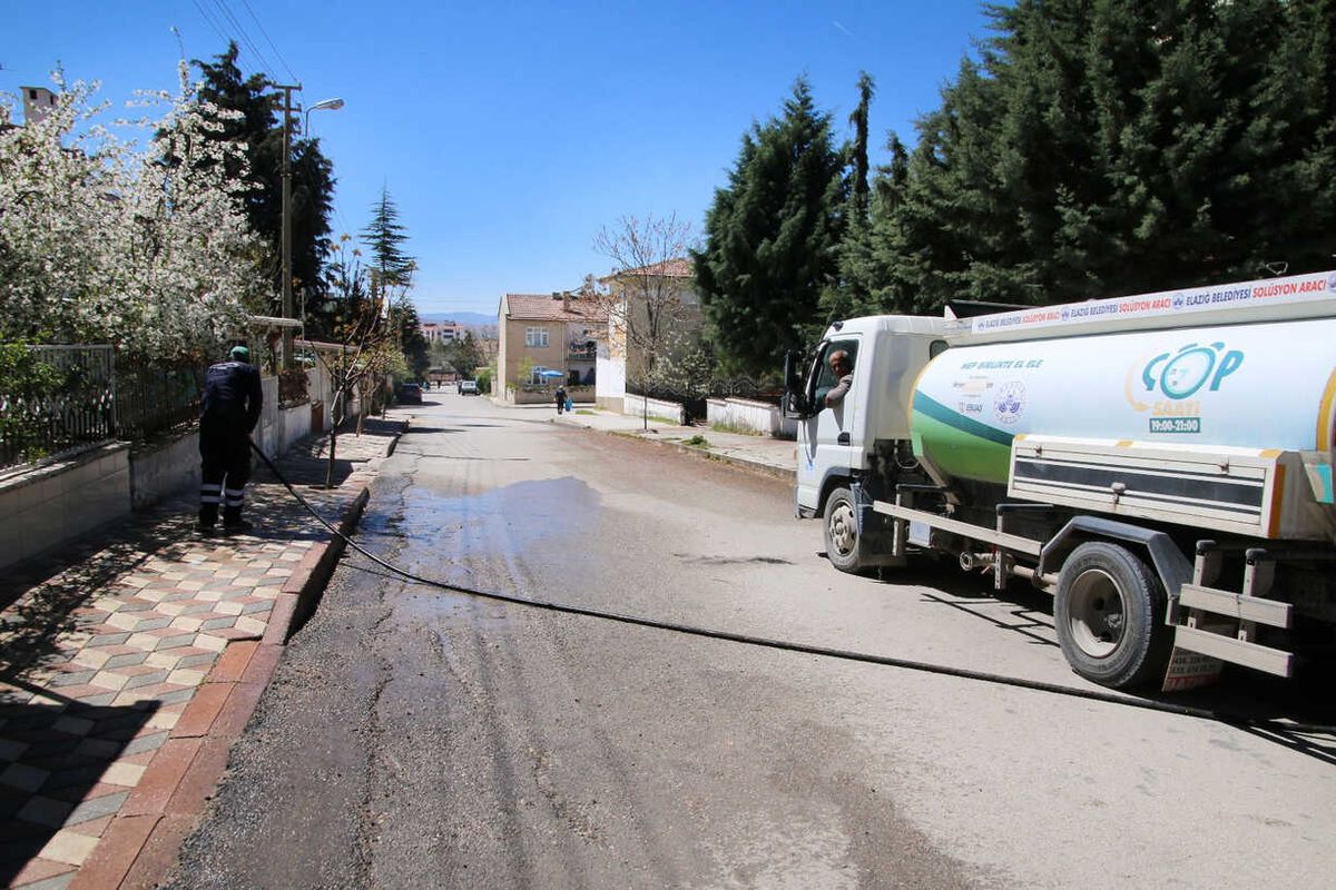 Kapsamlı Temizlik Çalışmaları Devam Ediyor