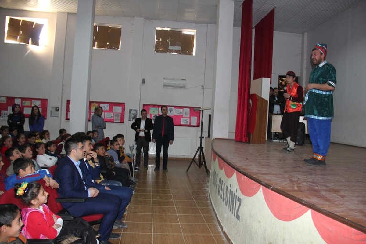 Köy Okullarında Tiyatro Etkinliği