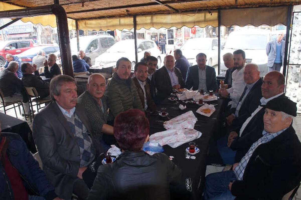 Lapseki\'de Alparslan Türkeş Hayrına Lokma Dağıtıldı