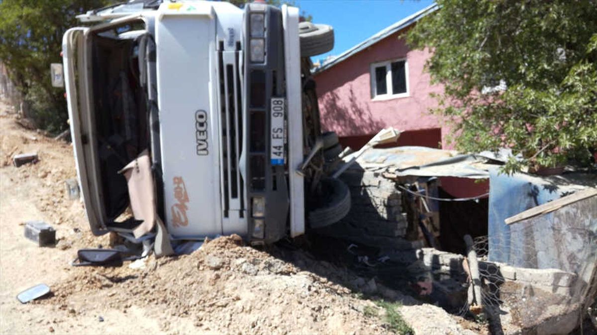 Mazot Yüklü Tanker Devrildi: 1 Yaralı