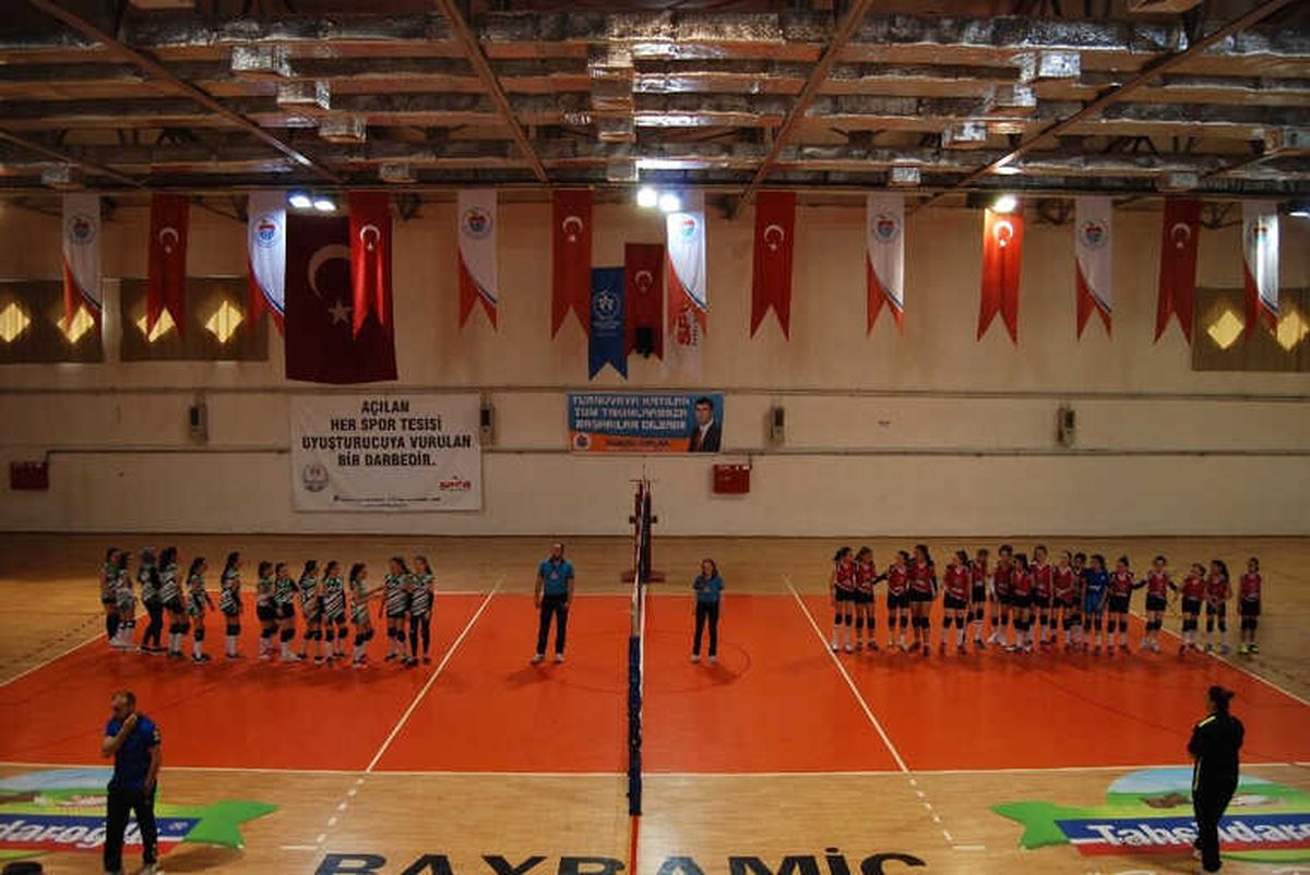 Midivoleybolda Şampiyon Bayramiç
