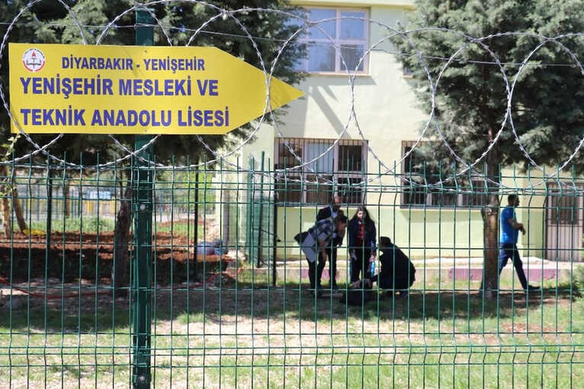 Okula Silahla Gelen Öğrenci Dehşet Saçtı