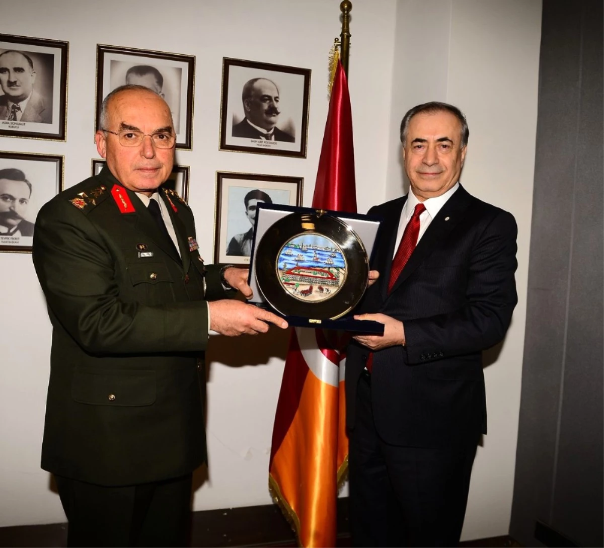Orgeneral Musa Avsever\'den Galatasaray\'a Ziyaret