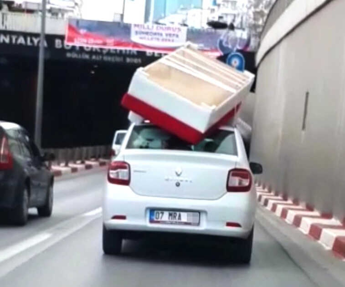 Otomobil Tavanında Bazalı Yatak Taşıdı
