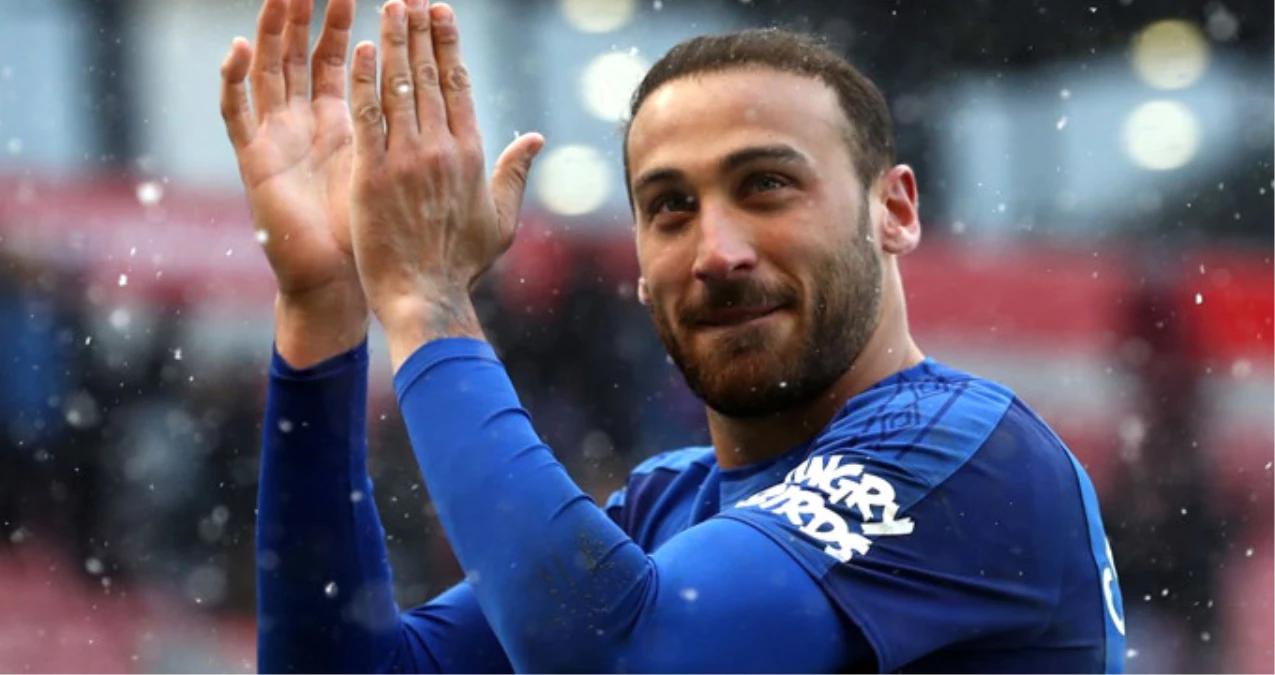 Türk Taraftarlar, Cenk Tosun\'u Ayın Oyuncusu Olması İçin Oy Yağmuruna Tutuyor